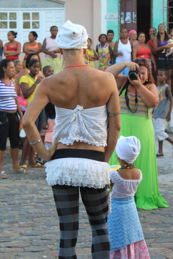 Posando para foto durante festa em Cachoeira, no Recôncavo Baiano - BA